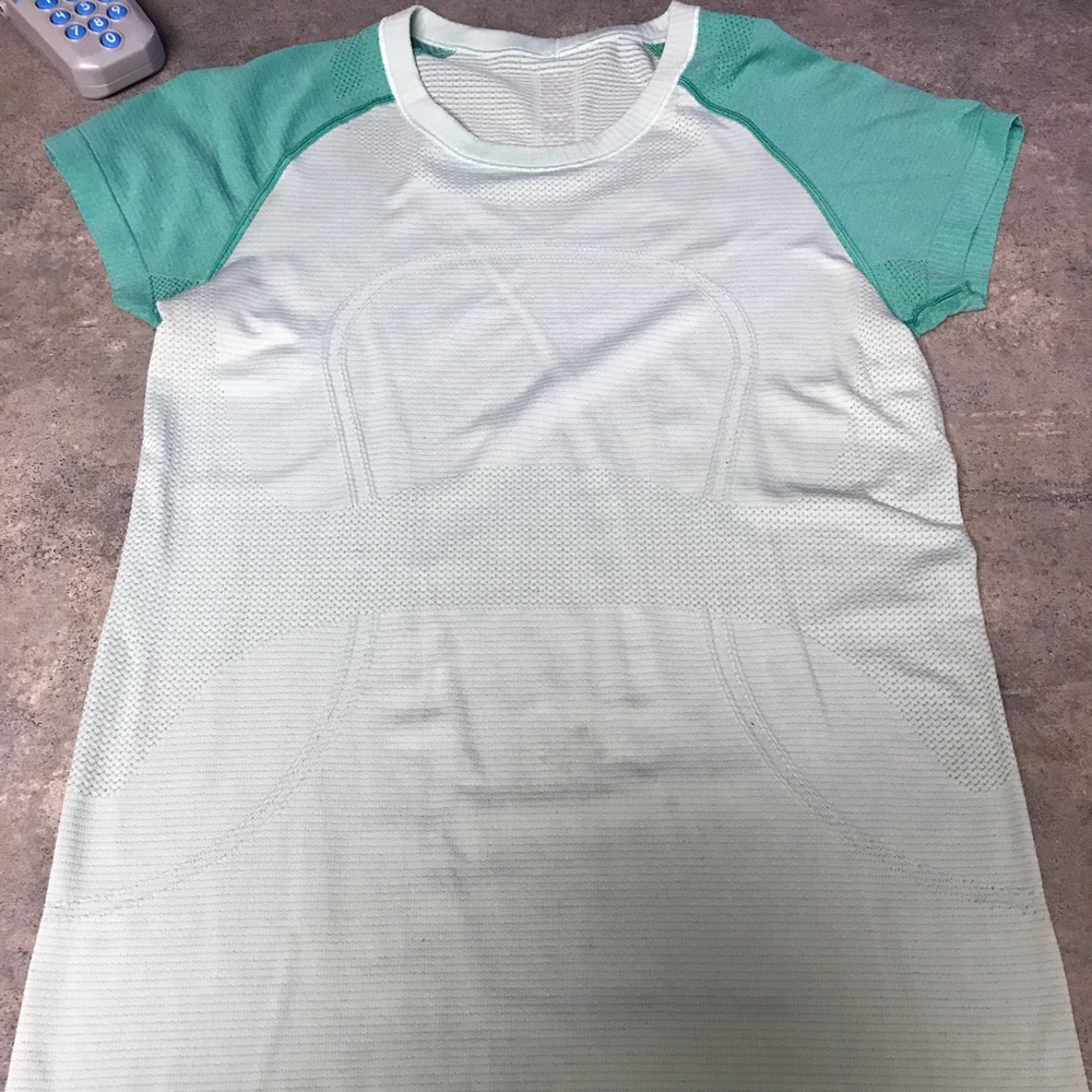 Lululemon shirt size 8